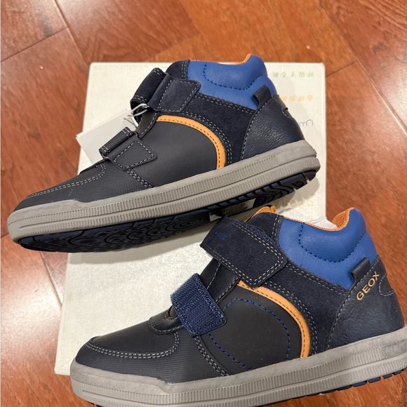 GEOX Size 2 New - Picture 4 of 4